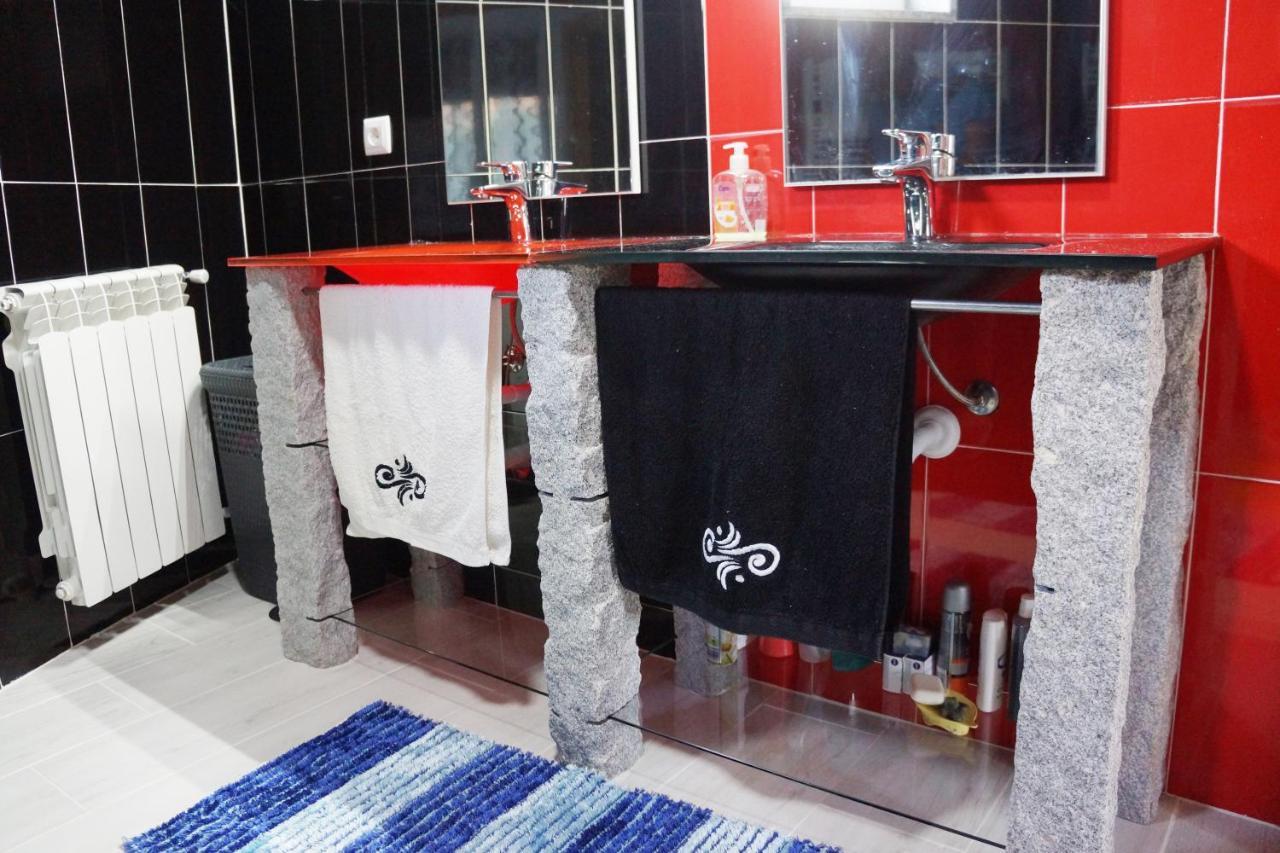 Casinha Das Bonecas - Casa Com Piscina Privada アヴェイロ エクステリア 写真