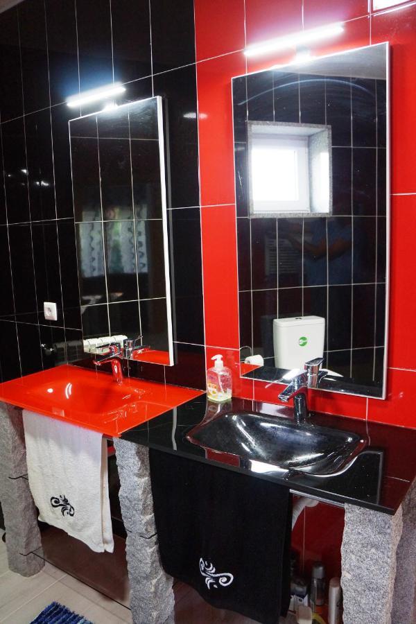 Casinha Das Bonecas - Casa Com Piscina Privada アヴェイロ エクステリア 写真